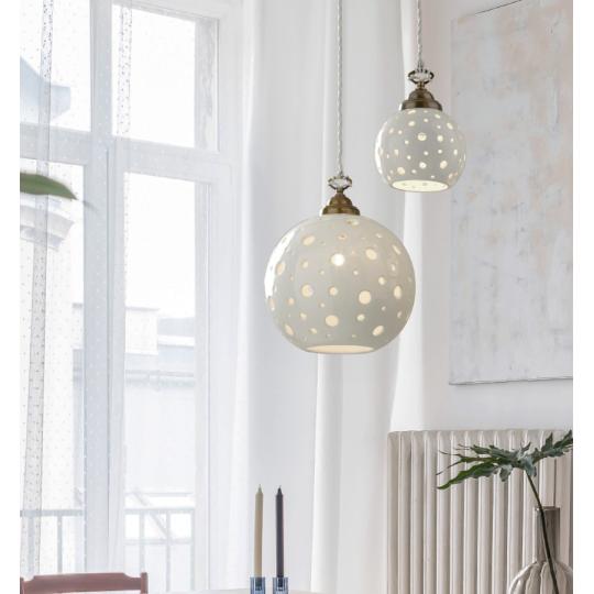 specialne gulovite keramicka kuchynsky ostrov osvetlenie perforovana cipkova dierovana s tienidlom klasicka lampa jedalen kuchyna zavesena elegantna country mediteranska balon.jpg